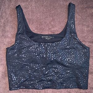 Beyond Yoga Rare Shiny Feline Keep it Simple Cropped Tank Black Shiny Foil - XL